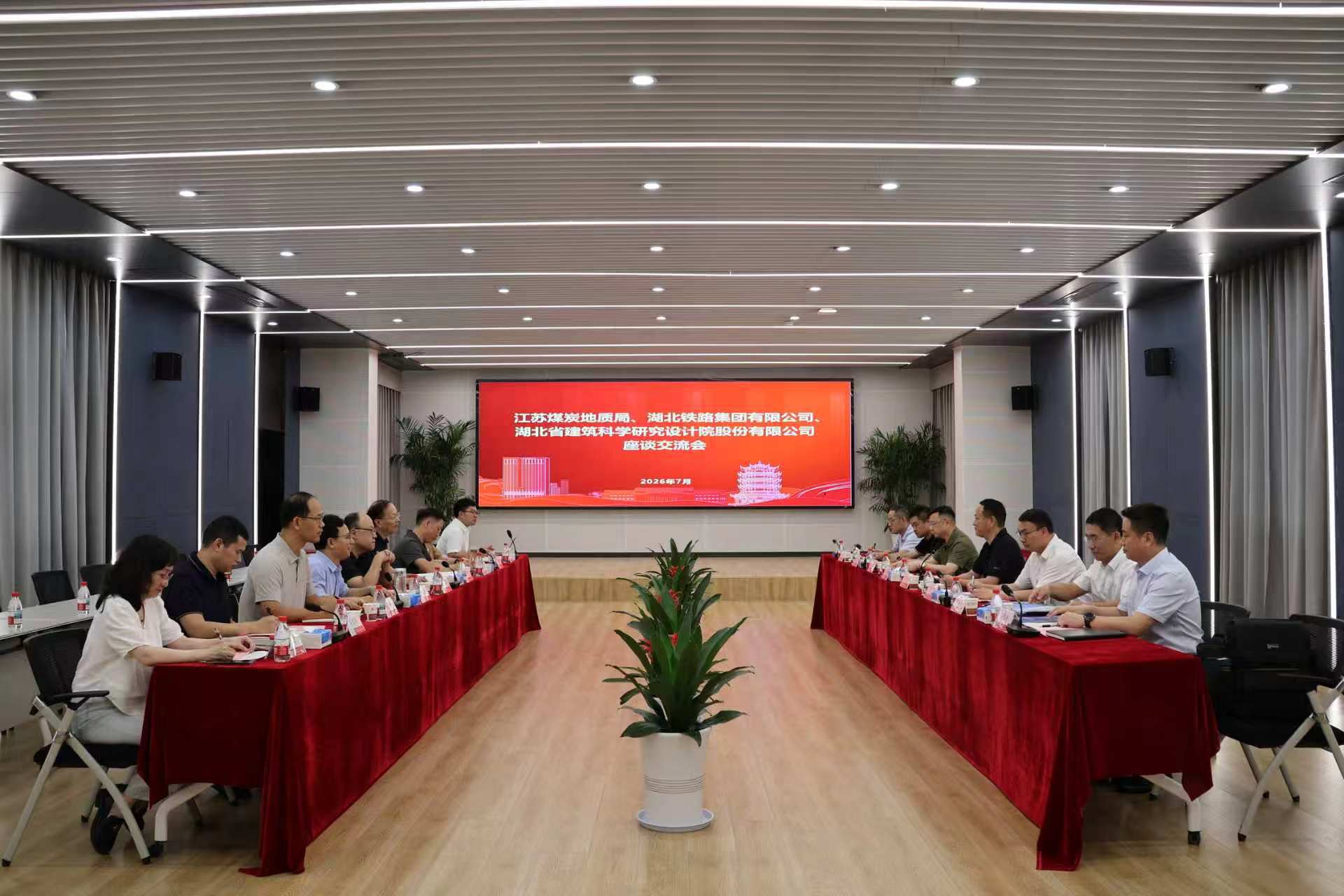 占传忠带队赴湖北铁路集团、湖北省建科院开展业务交流